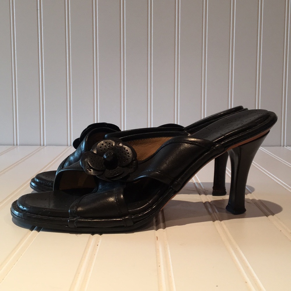 Auth. Vintage Chanel Camilla Black Heels sz 8